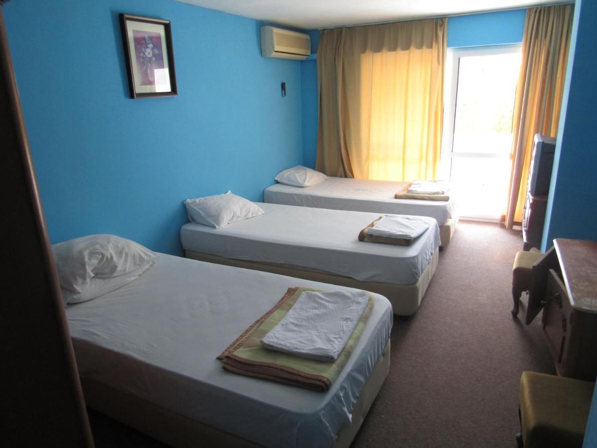 Hostel Papagal Varna Buitenkant foto