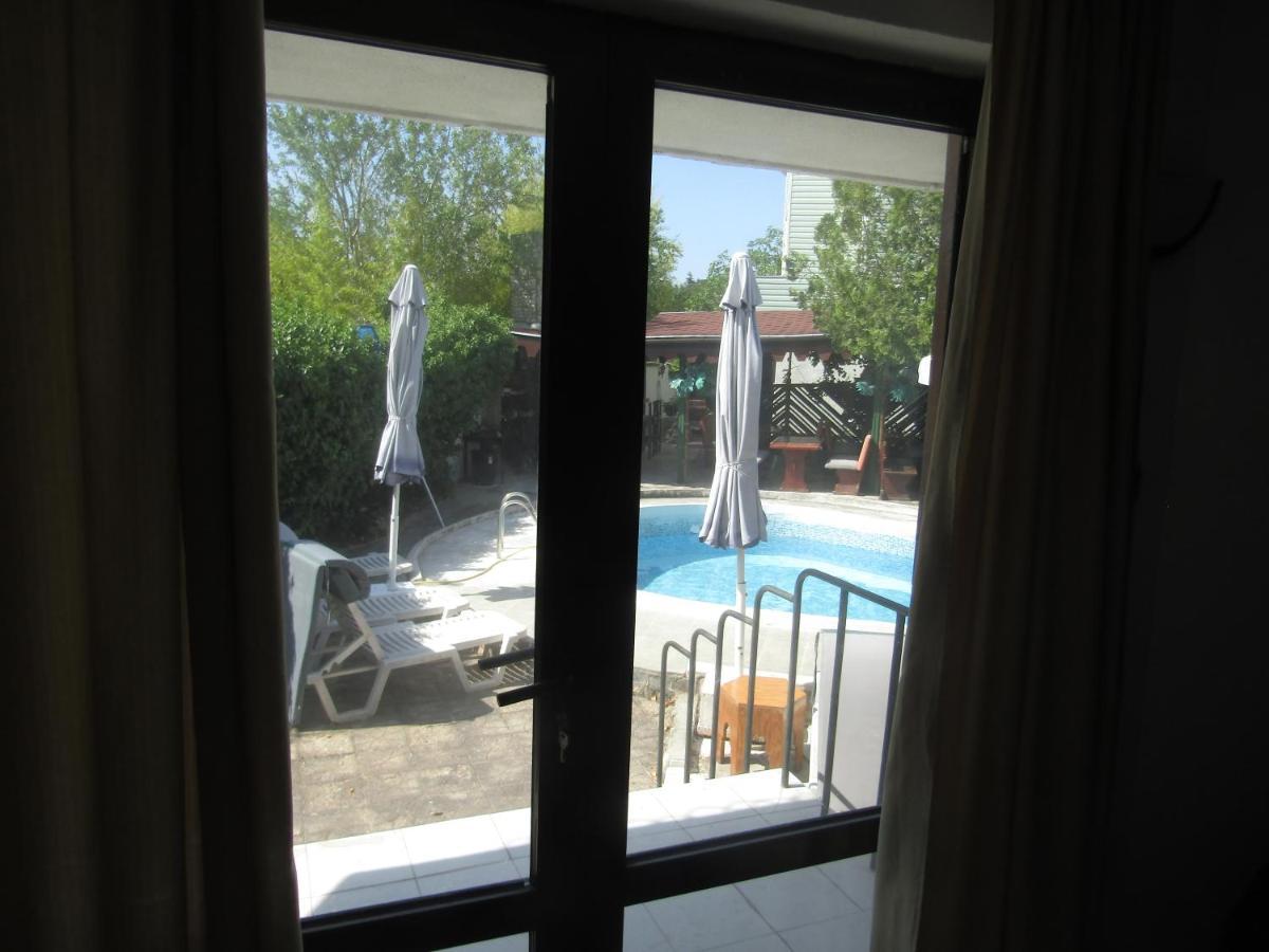 Hostel Papagal Varna Buitenkant foto