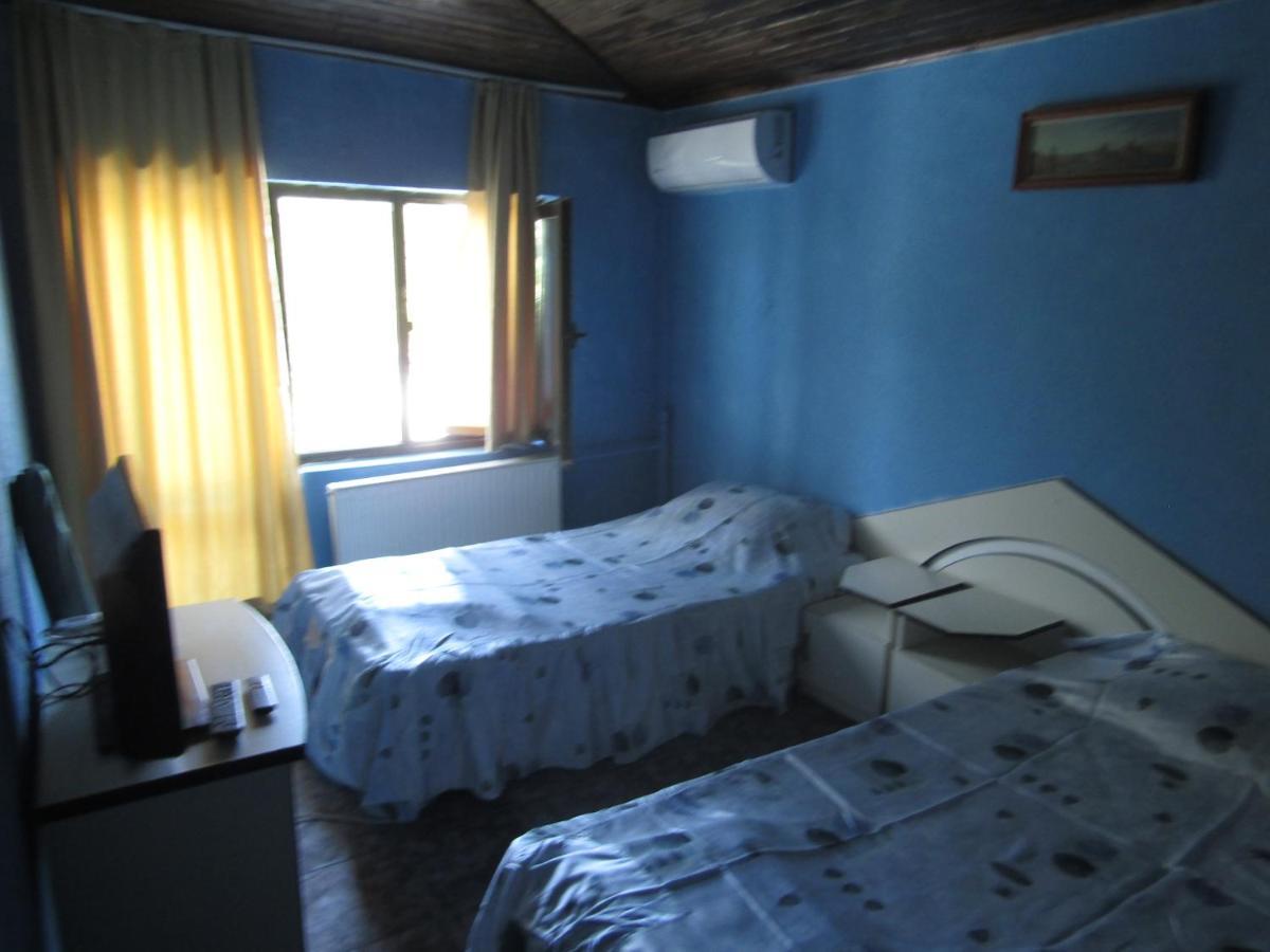 Hostel Papagal Varna Buitenkant foto