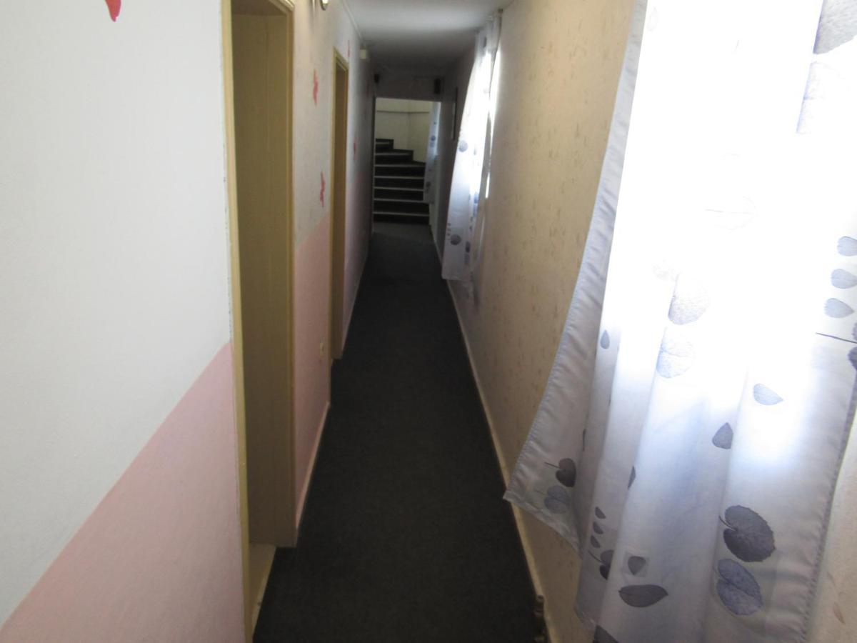 Hostel Papagal Varna Buitenkant foto