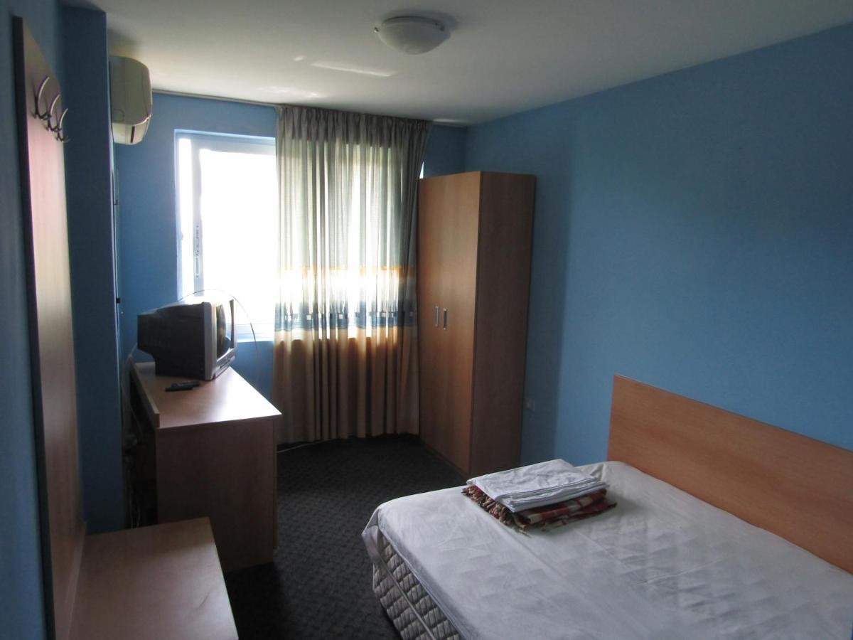 Hostel Papagal Varna Buitenkant foto