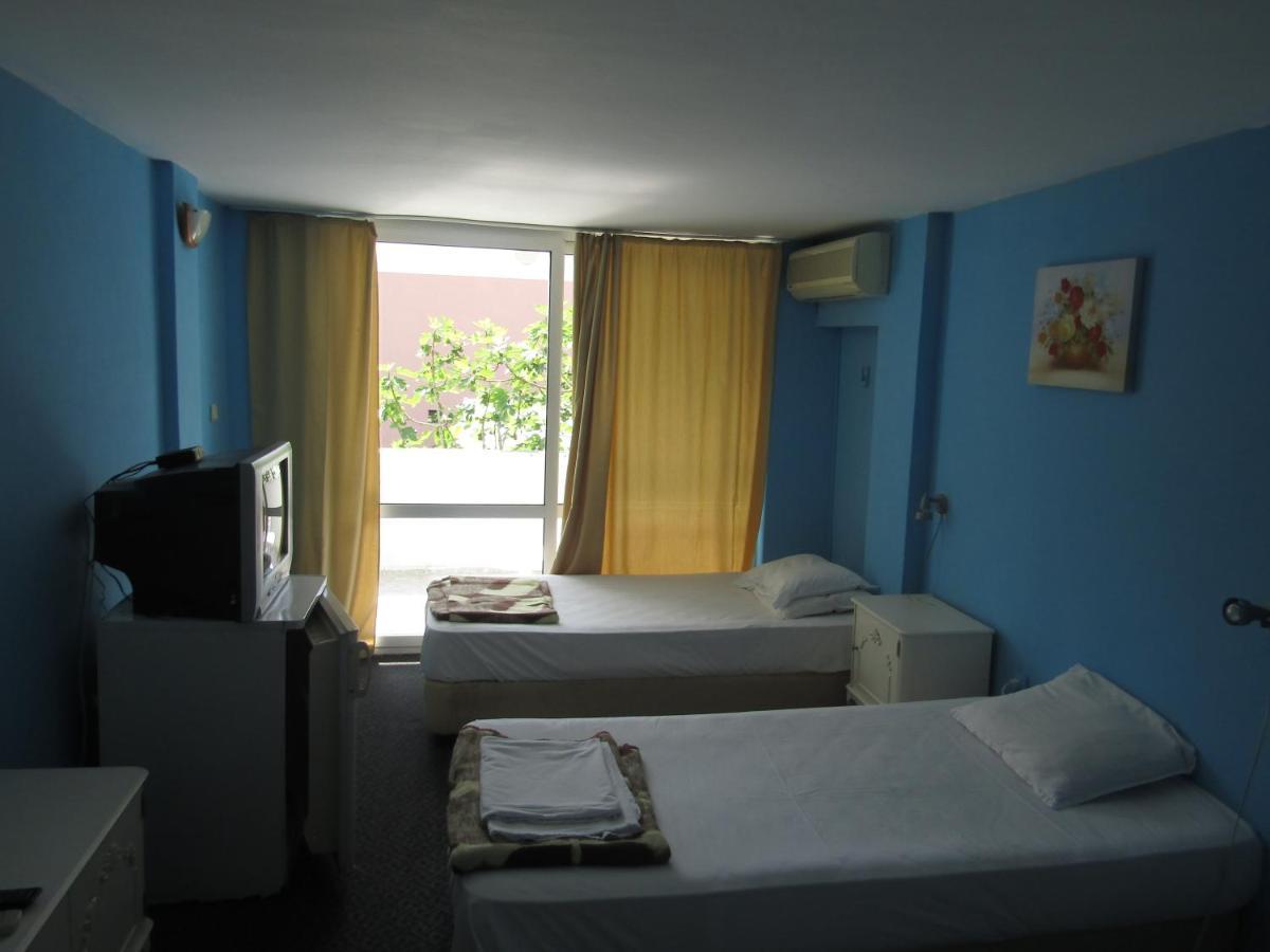 Hostel Papagal Varna Buitenkant foto