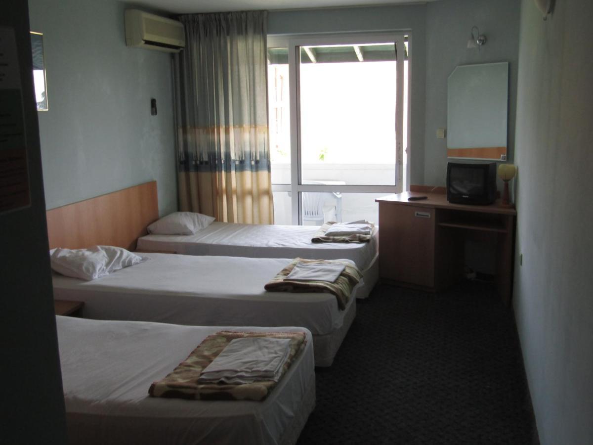 Hostel Papagal Varna Buitenkant foto