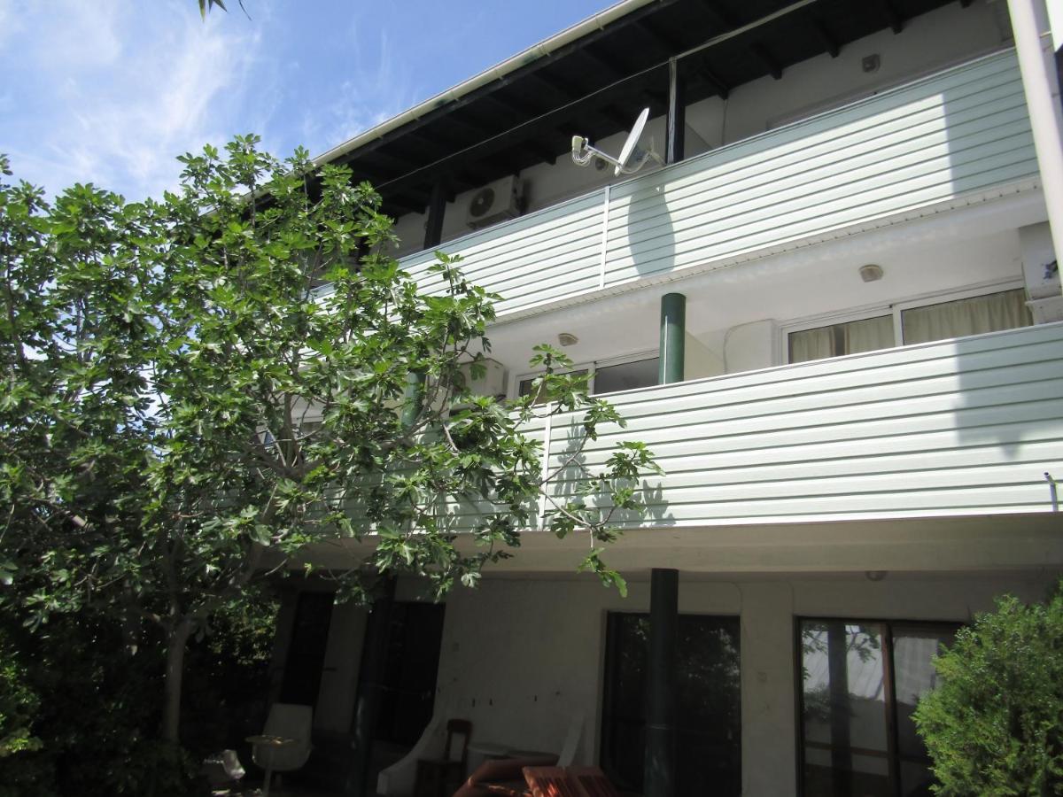 Hostel Papagal Varna Buitenkant foto