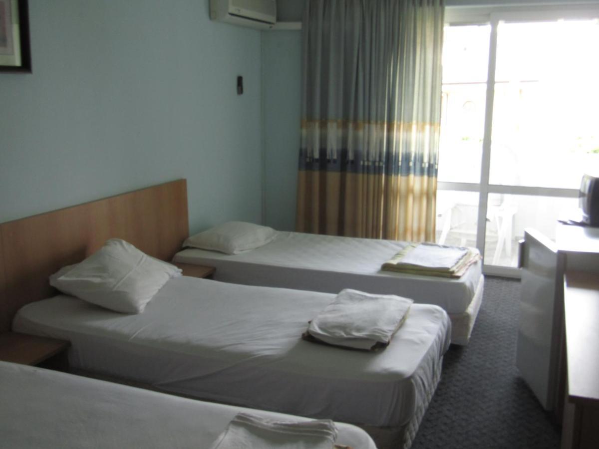 Hostel Papagal Varna Buitenkant foto