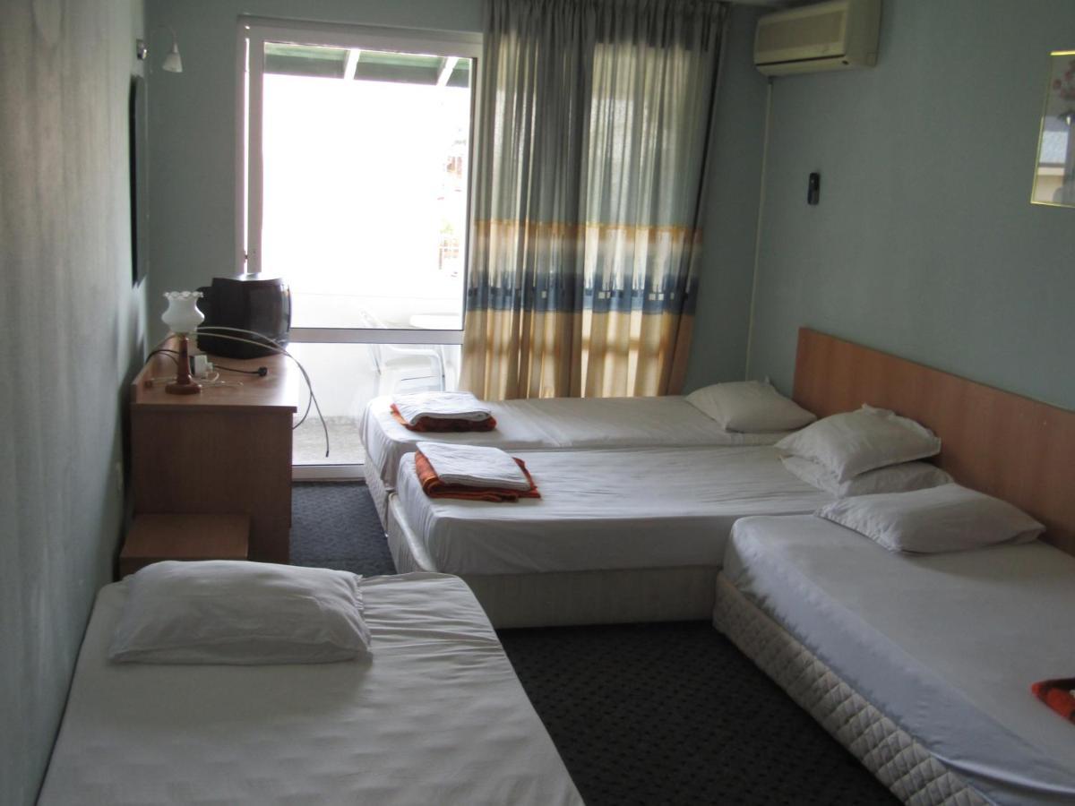 Hostel Papagal Varna Buitenkant foto