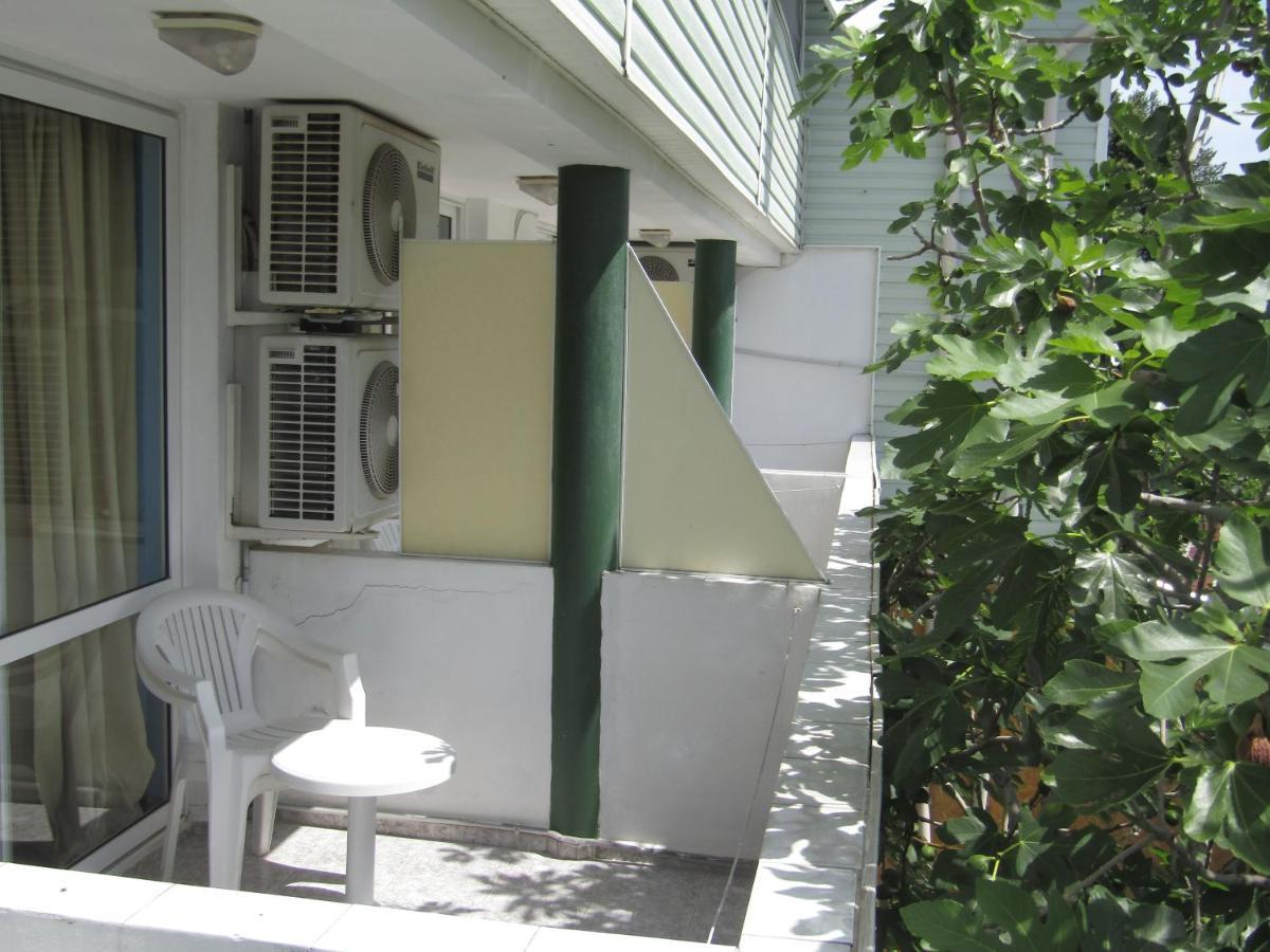 Hostel Papagal Varna Buitenkant foto
