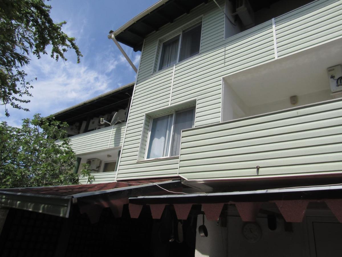 Hostel Papagal Varna Buitenkant foto