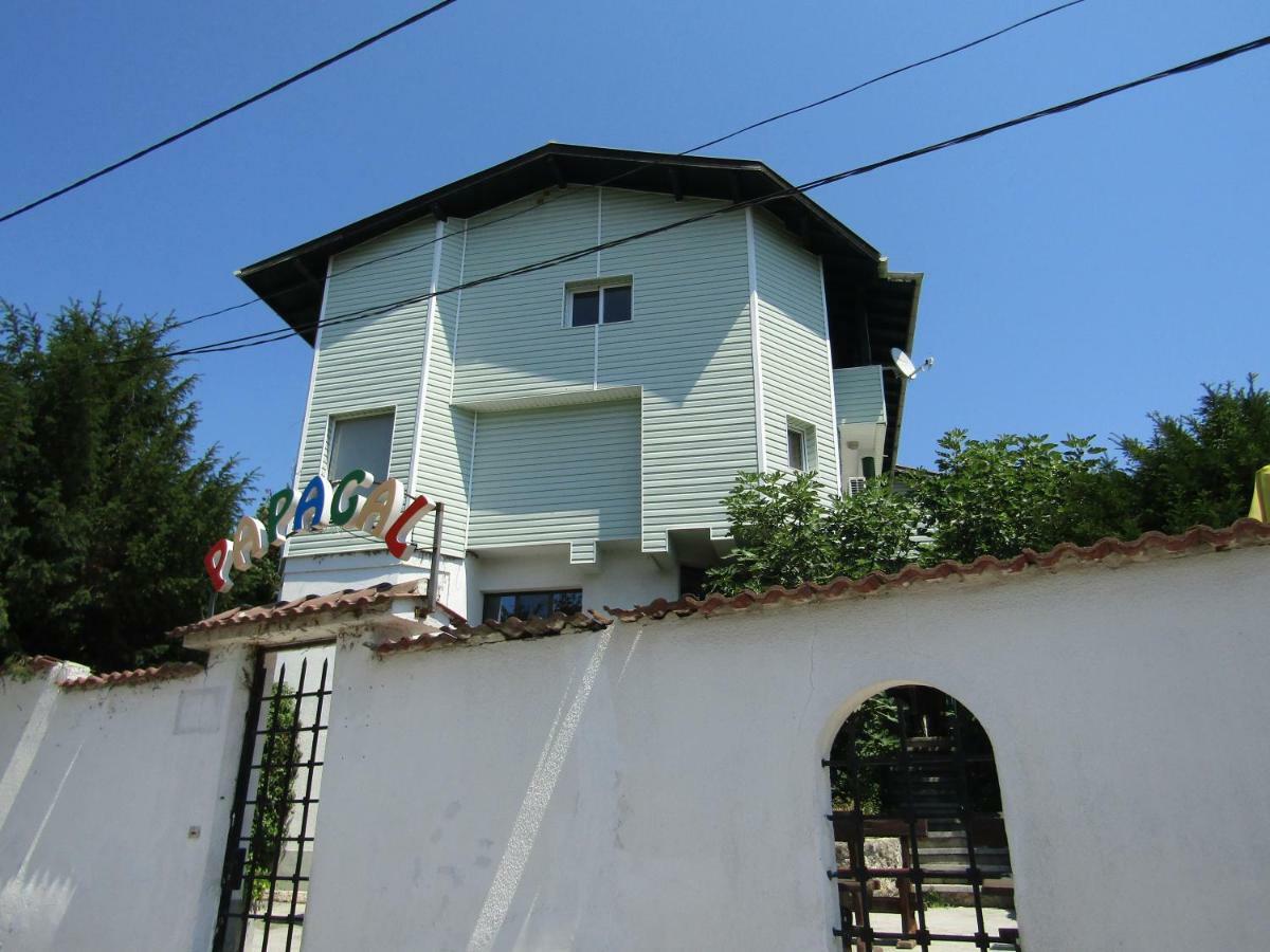 Hostel Papagal Varna Buitenkant foto
