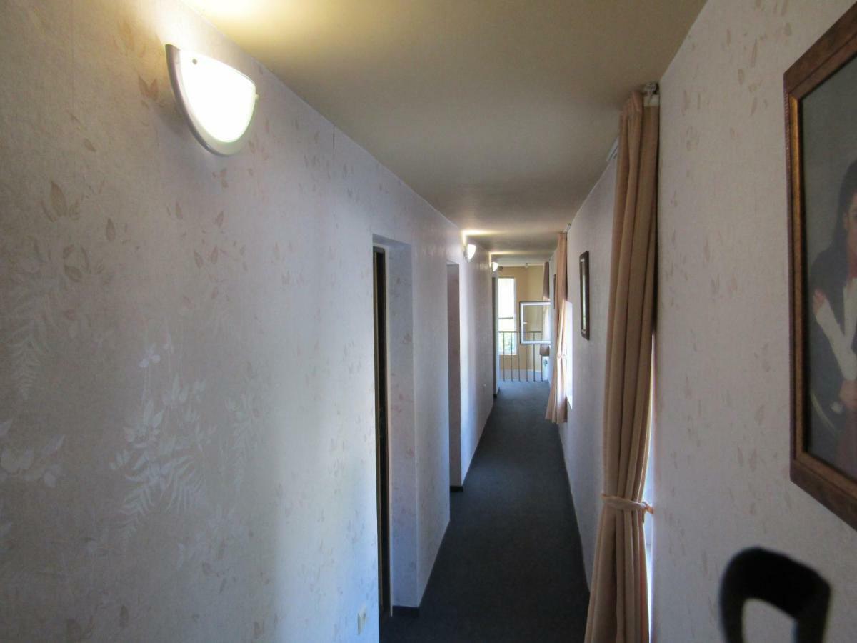Hostel Papagal Varna Buitenkant foto
