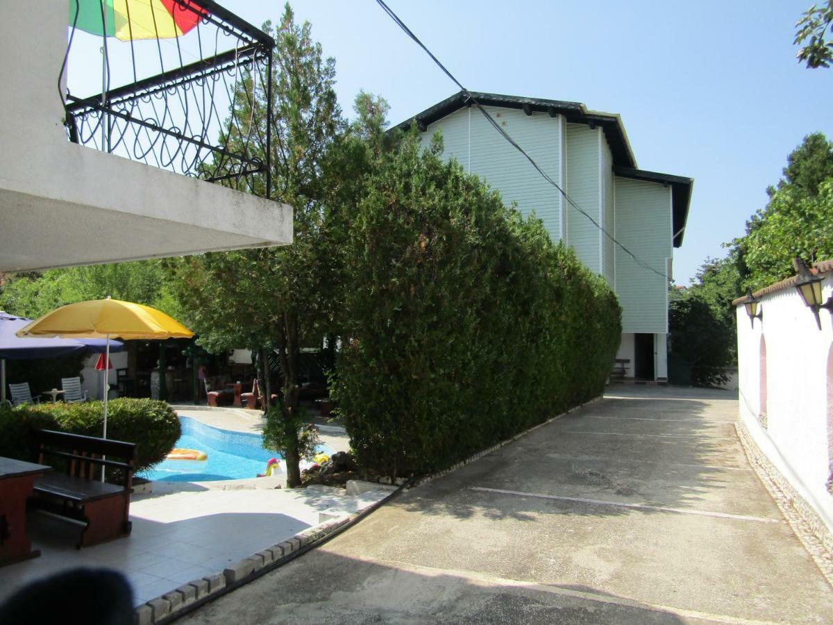 Hostel Papagal Varna Buitenkant foto
