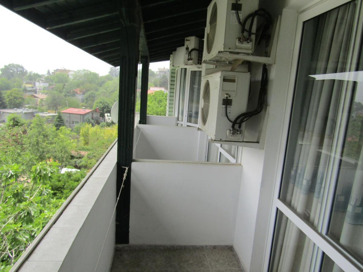 Hostel Papagal Varna Buitenkant foto