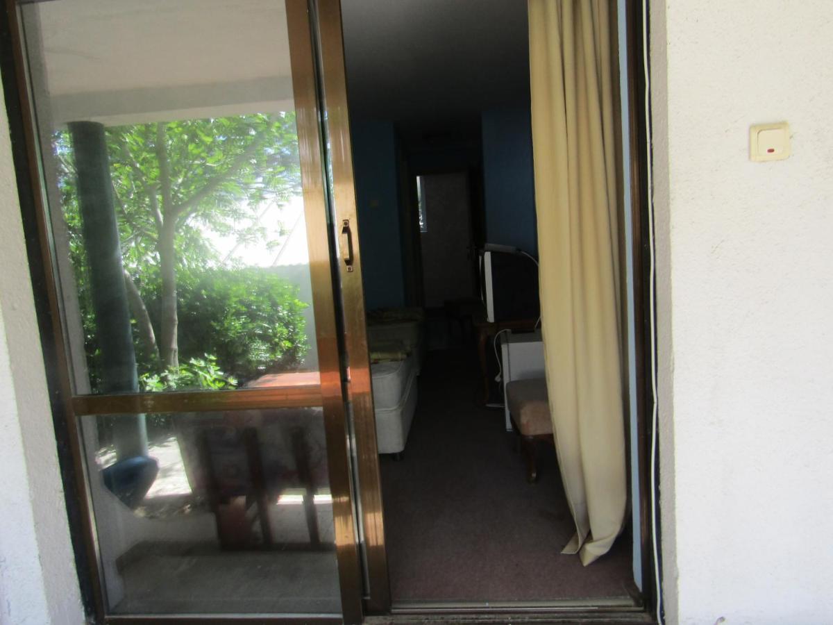 Hostel Papagal Varna Buitenkant foto