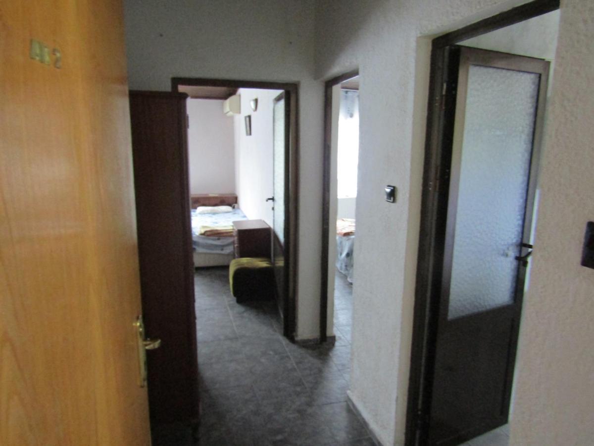 Hostel Papagal Varna Buitenkant foto